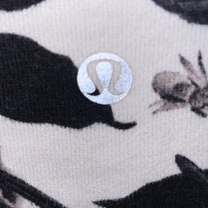 🥶Vintage Lululemon Heavyweight black/white floral print